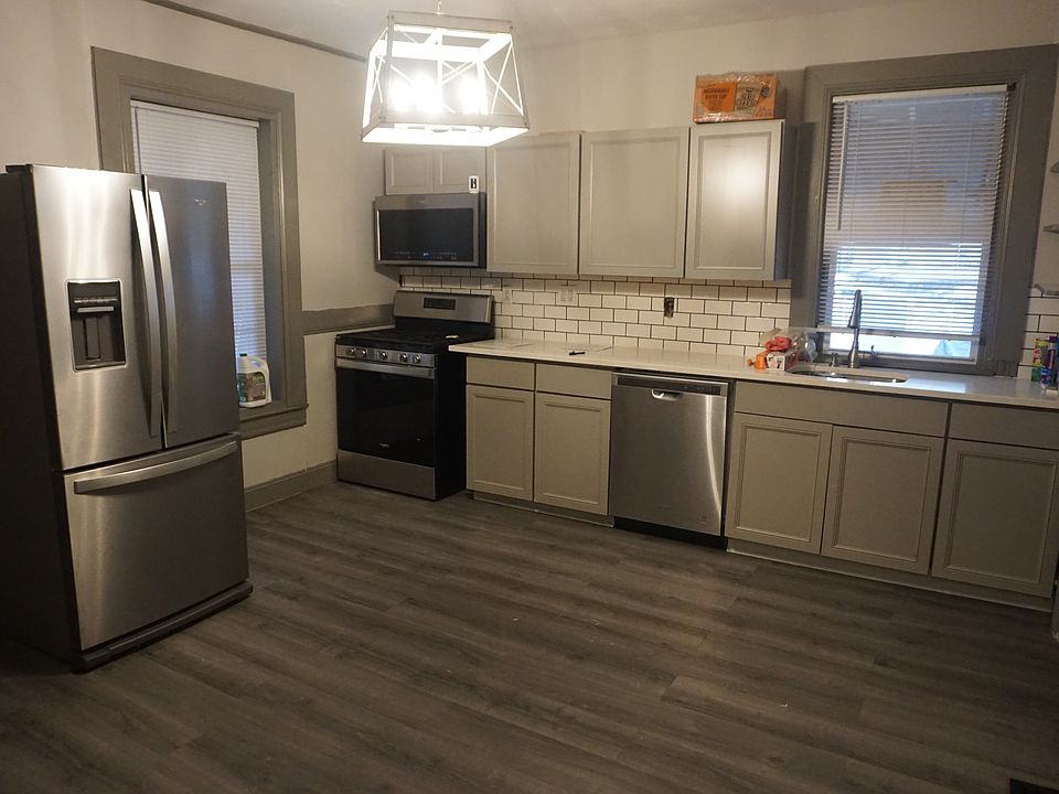 1st image of 272 Burritt St APT 1