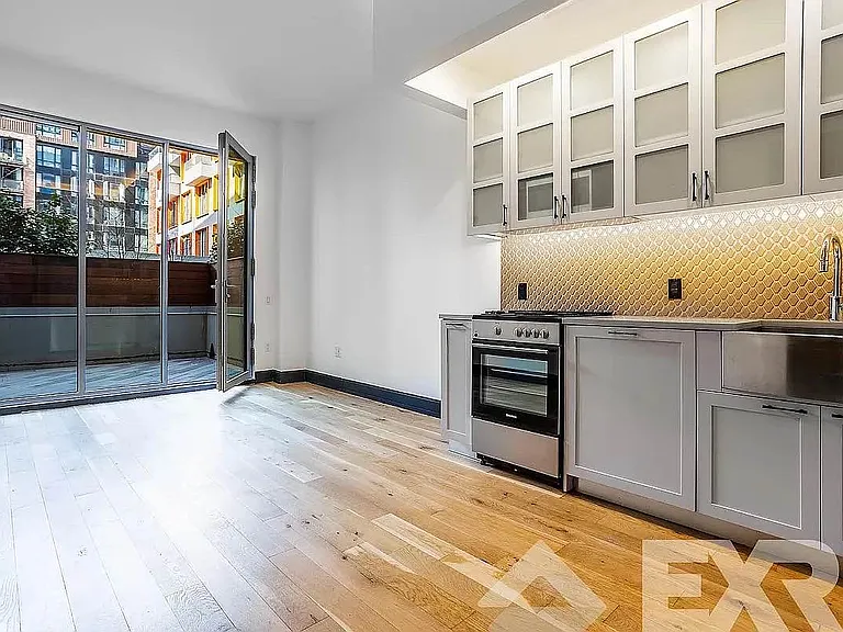 10 Montieth St #7 — Photo 1