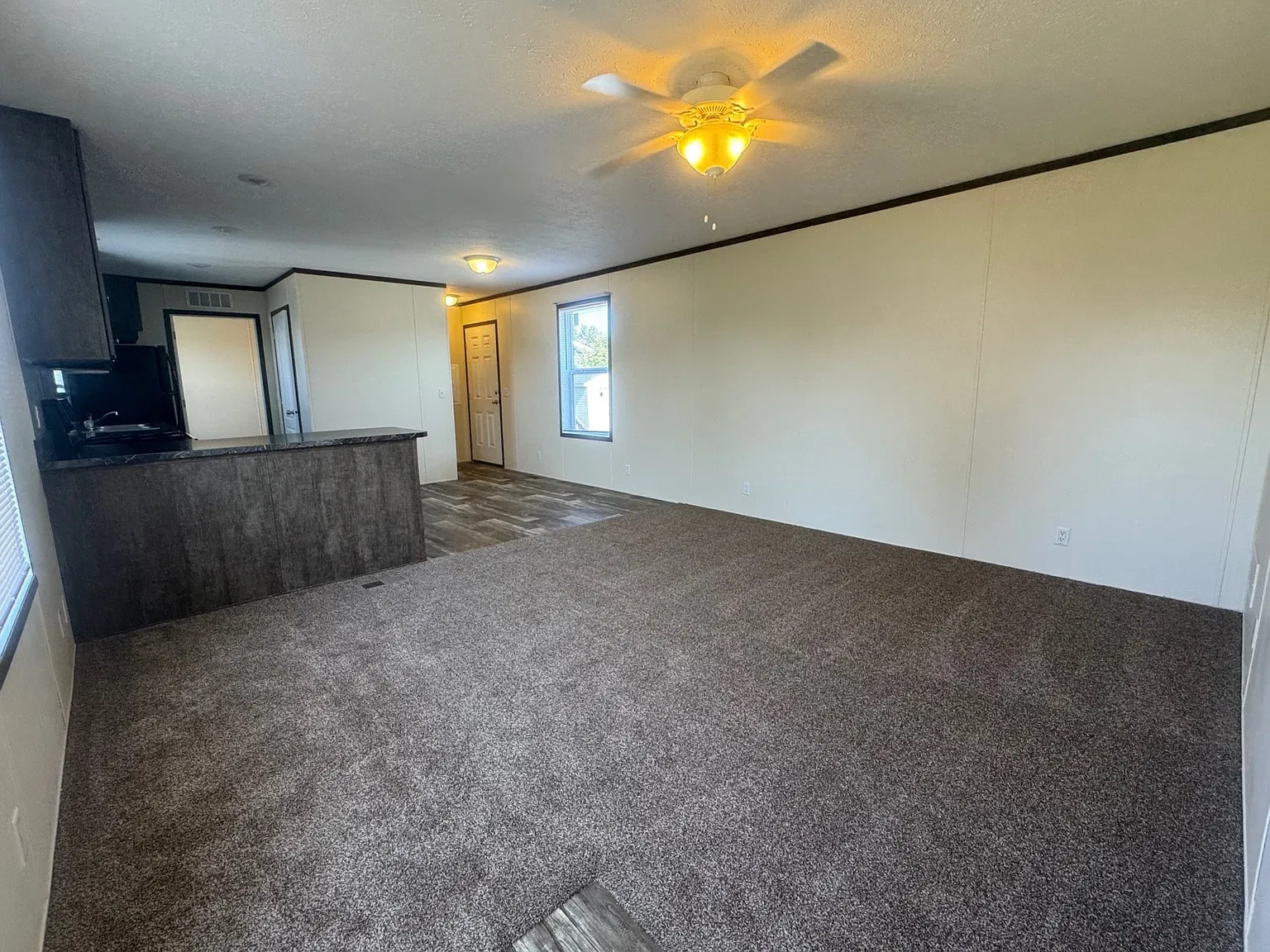 3 bed, 1056 sqft, $929 — Photo 2