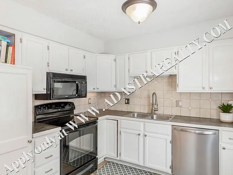 2715 Holmes St — Photo 9