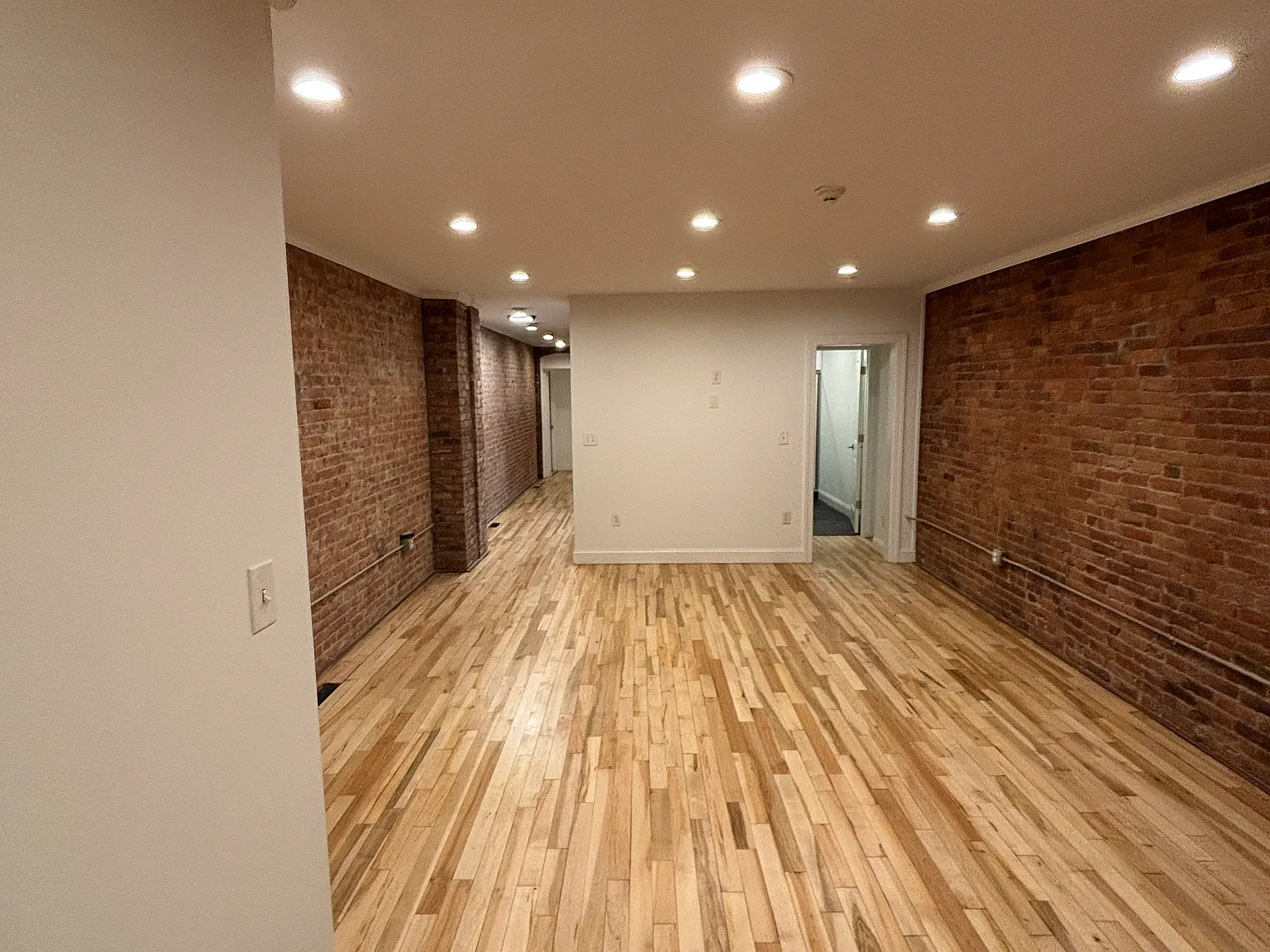 3 bed, 2200 sqft, $2,999 — Photo 3