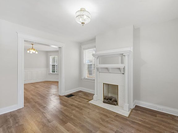2nd image of 344 Helen St Unit 1
