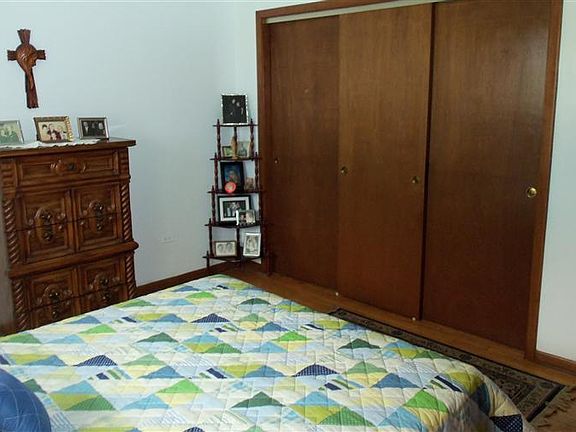 4th image of 54 E 155th Pl