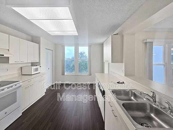 4th image of 3780 Pinebrook Cir APT 301