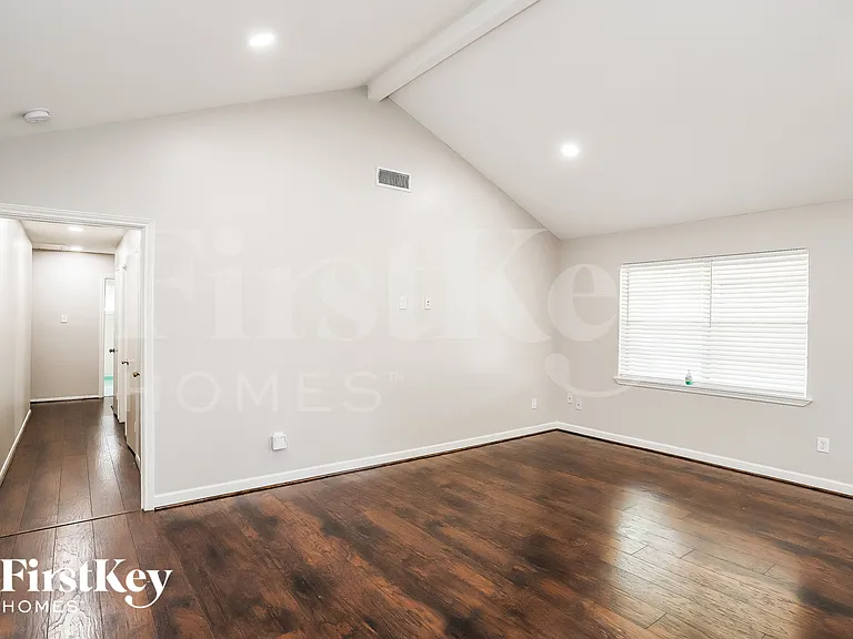 13914 Duncannon Dr — Photo 4