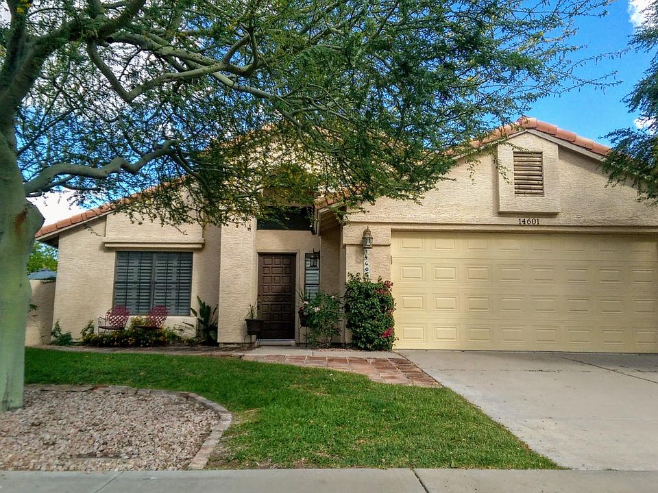 Corner and cul-de-sac lot in family friendly Mountain Park Ranch.