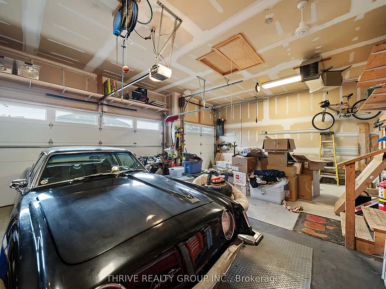 12 Ashwood Cres — Photo 31