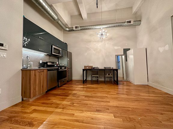3rd image of 372 Kosciuszko St #215
