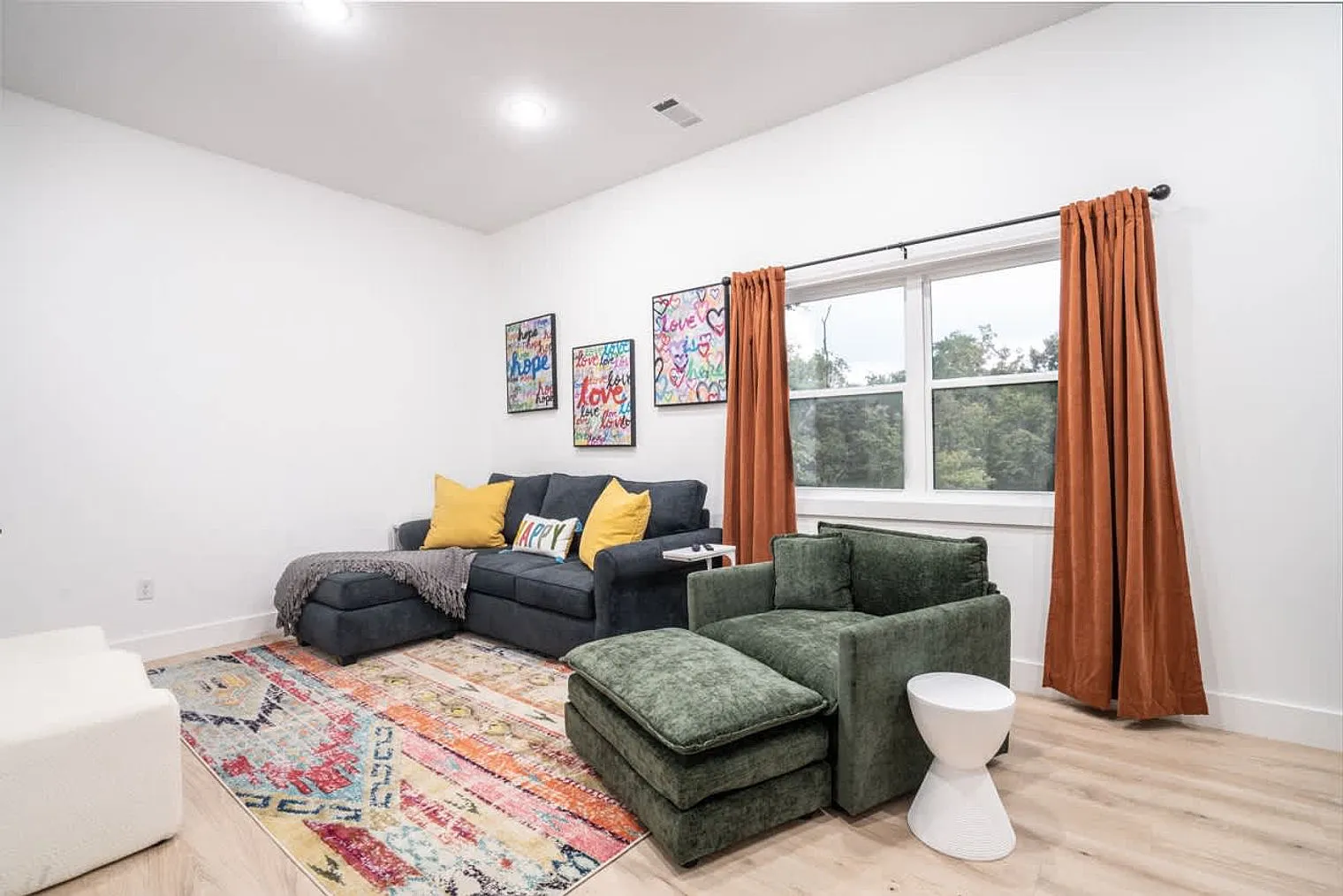 3 bed, 2.0 bath, 2066 sqft, $5,616 — Photo 4