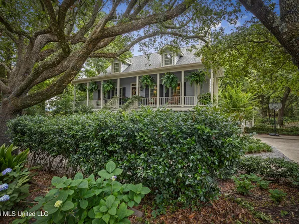 312 Washington Ave, Ocean Springs, MS 39564