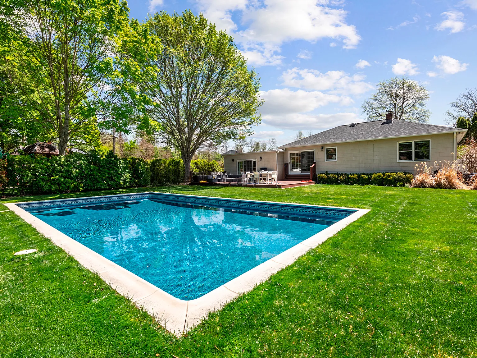 Newly Renovated Southampton Village Home — Photo 4