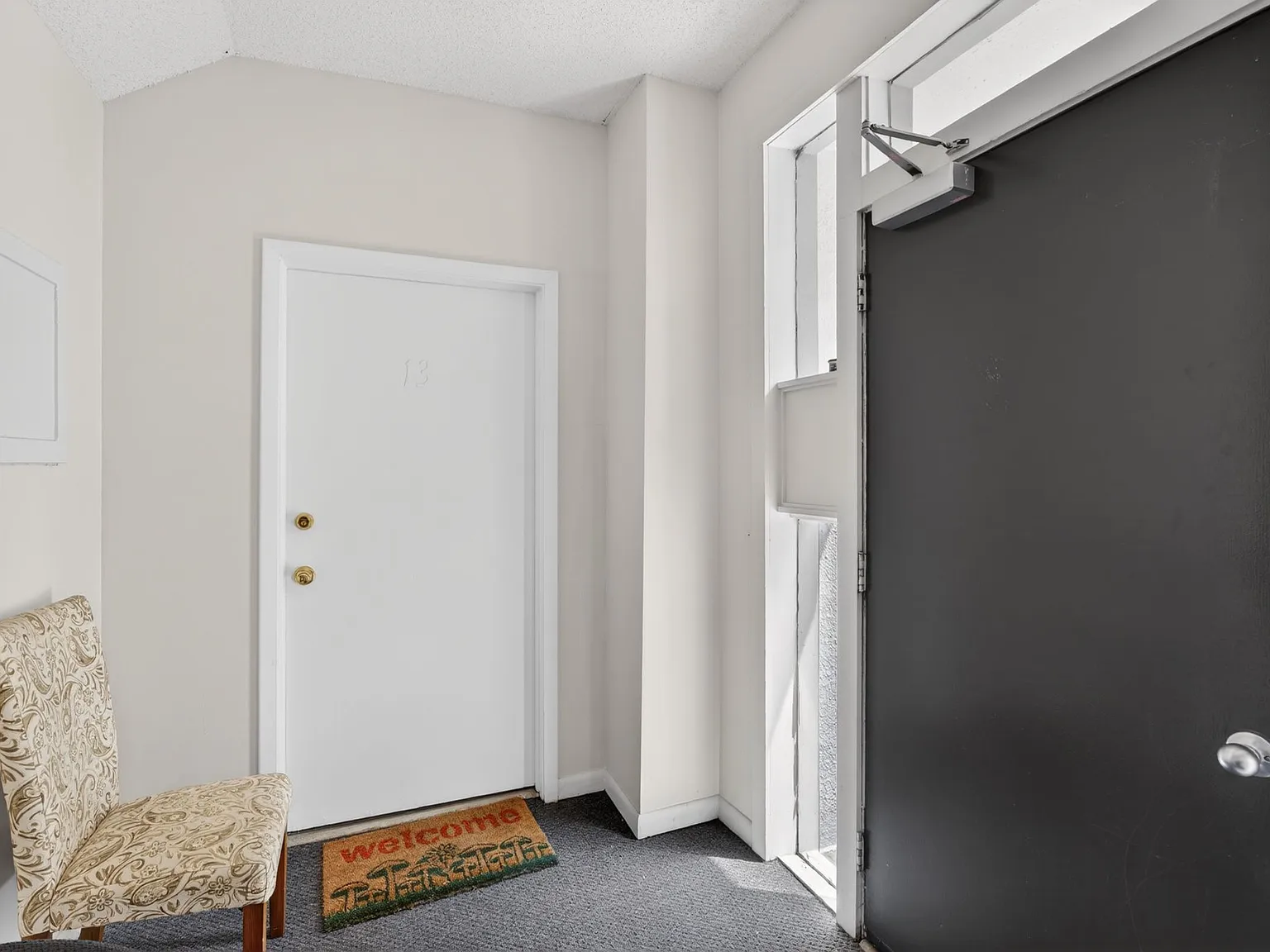 2545 Oak St — Photo 4
