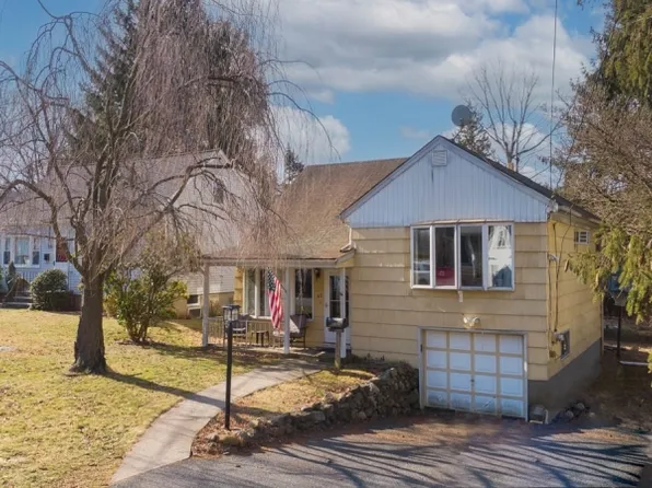 41 Woodward Ave, Bloomingdale Boro, NJ 07403