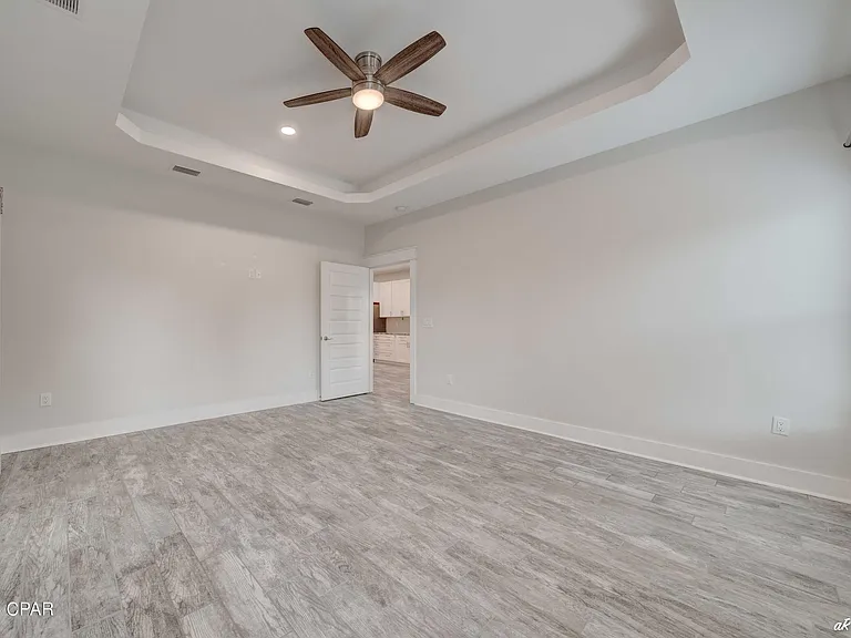 4217 Catherine St — Photo 12