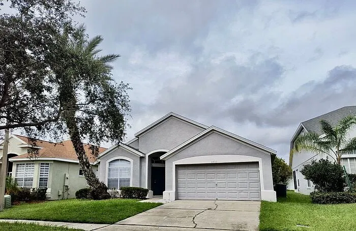 3 bed, 2.0 bath, 1687 sqft, $2,300 — Photo 3