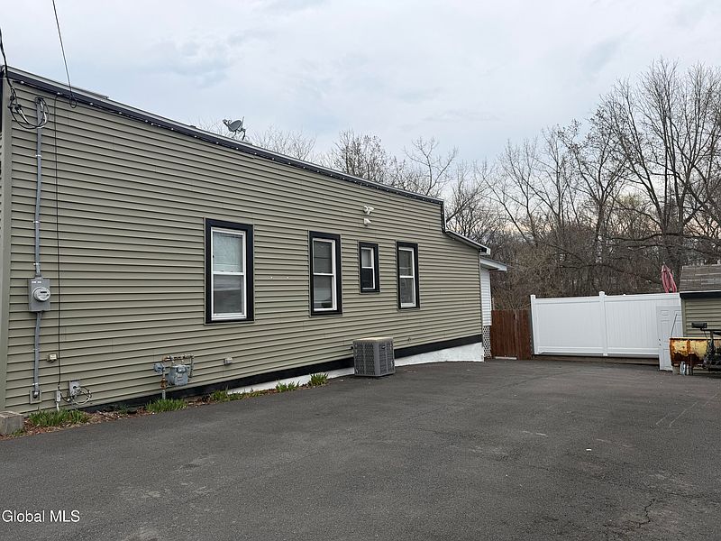 3rd image of 95 Johnston Avenue