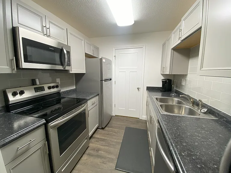 24 Flats — Photo 16