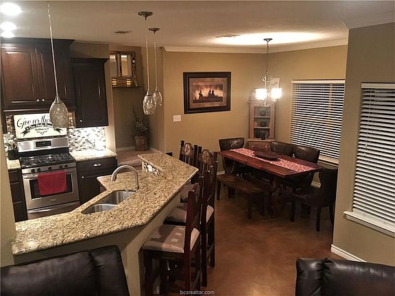 2nd image of 992 Mimosa Ln