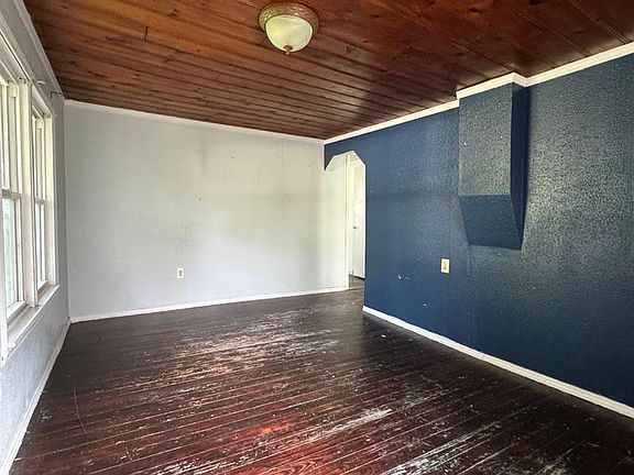 5th image of 2815 Emzee Ave
