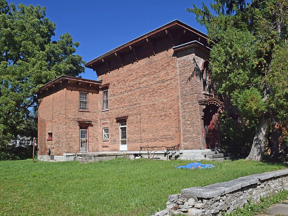 2nd image of 20 Prospect St