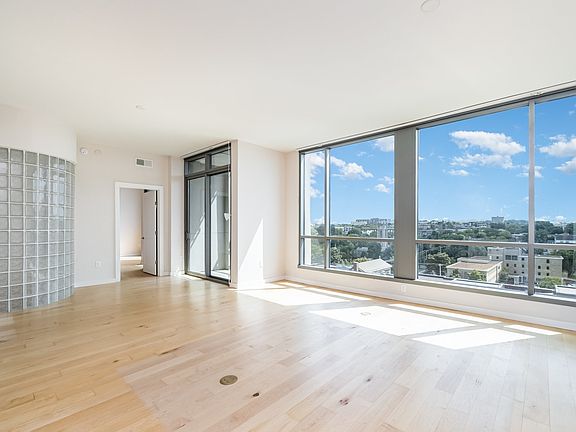 5th image of 900 20th Ave S APT 1110