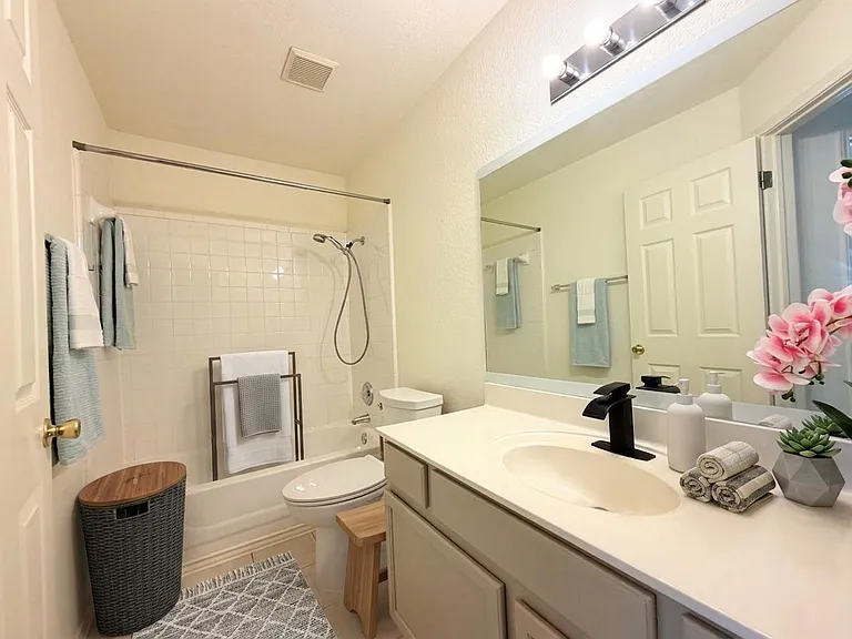 9802 Copper Creek Dr — Photo 35