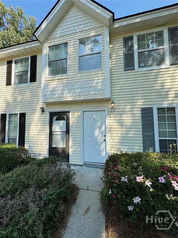 2 bed, 2.5 bath, 1096 sqft, $1,695 — Photo 1