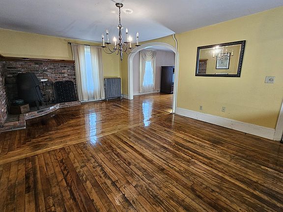 4th image of 569 Buck Hill Road