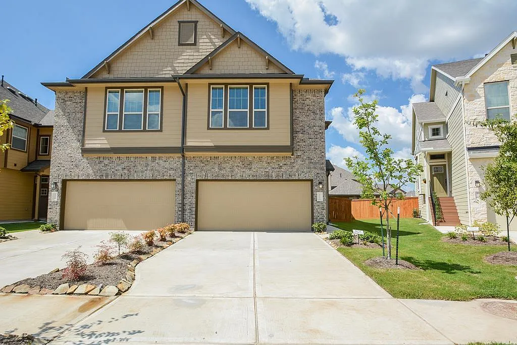 3 bed, 2.5 bath, 1760 sqft, $2,200 — Photo 3