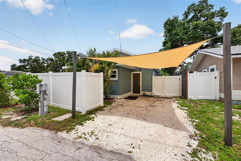 Studio, 1.0 bath, 250 sqft, $1,500 — Photo 4