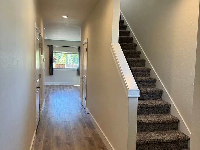 2521 Justine Ln — Photo 3