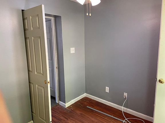 3rd image of 3236 Jasper St Floor 1