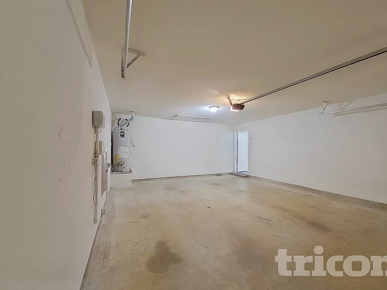 1214 Crescent View Dr — Photo 13