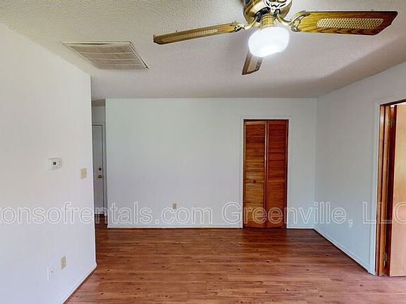 3rd image of 121 Lacey Ln