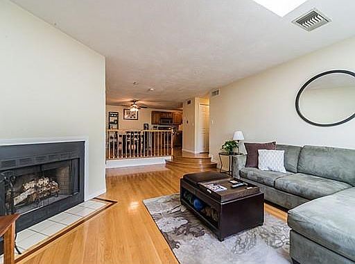 1st image of 1218 Vfw Pkwy APT 61