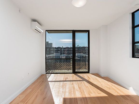 3rd image of 564 Saint Johns Pl APT 806