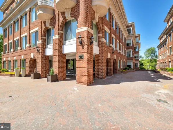 625 Slaters Ln #104, Alexandria, VA 22314