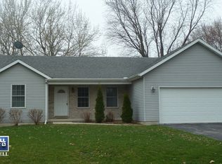 1676 Hilda Dr, Sandwich, IL 60548