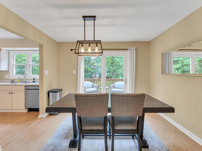 918 Hampshire Ct — Photo 12