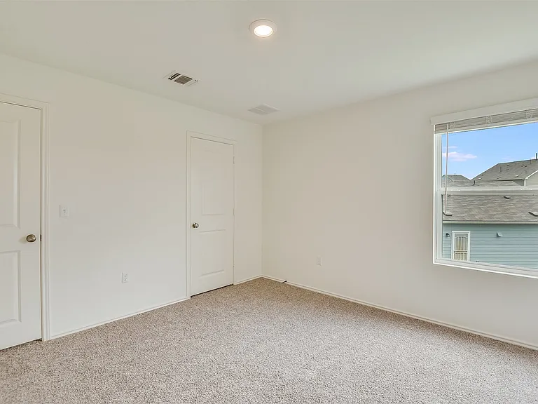 15401 Solstice Cv — Photo 14