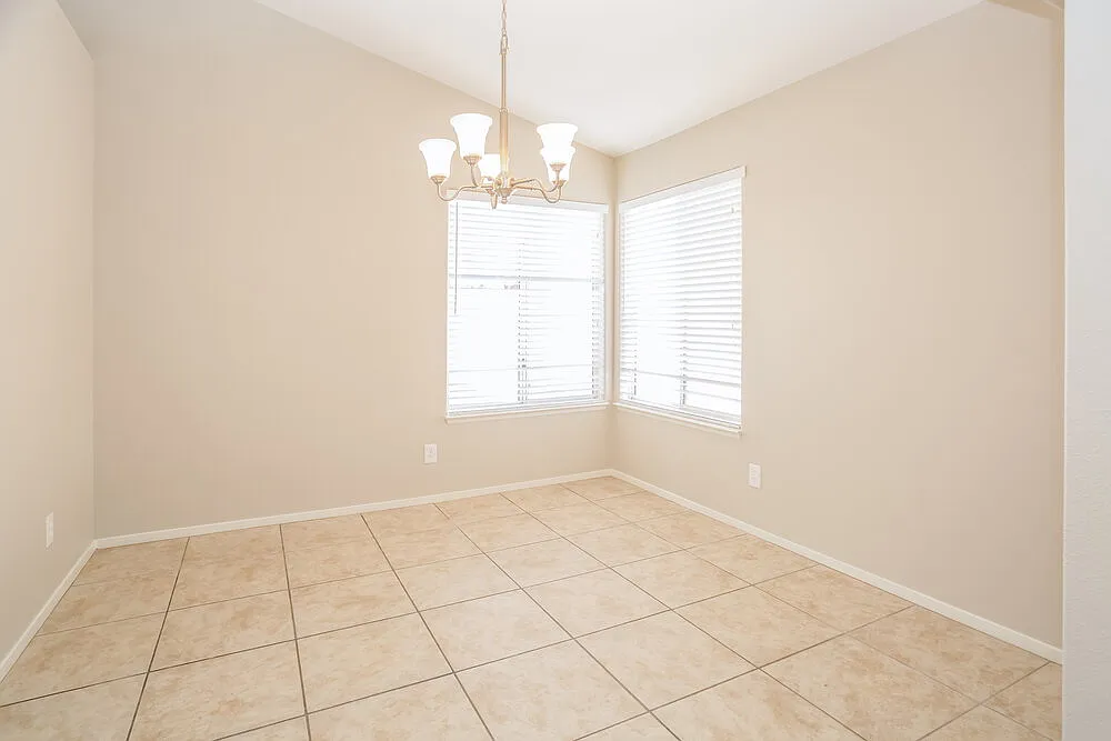 3 bed, 2.0 bath, 1509 sqft, $2,015 — Photo 4