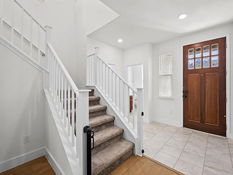 544 Ayinger Ln — Photo 4