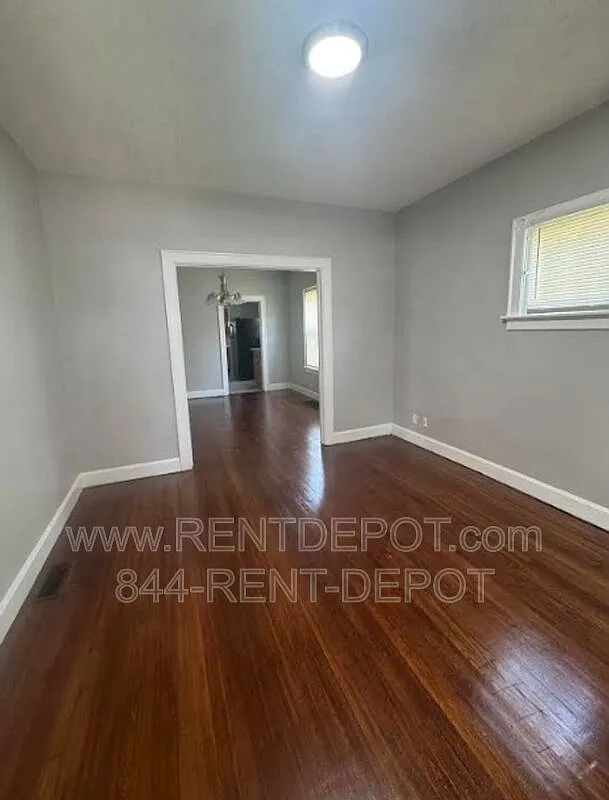 3 bed, 1.0 bath, 1064 sqft, $1,250 — Photo 2