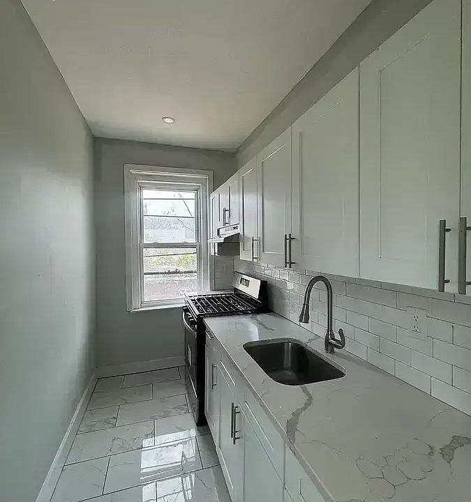 1st image of 648 Ferry St #2