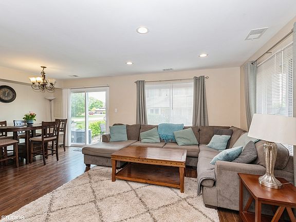 3rd image of 9312 W 141st Pl