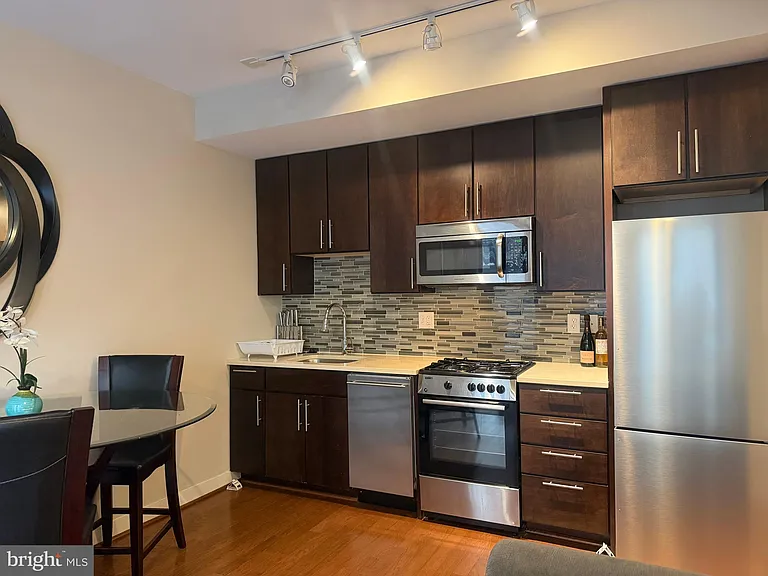 1320 Fenwick Ln #700 — Photo 19