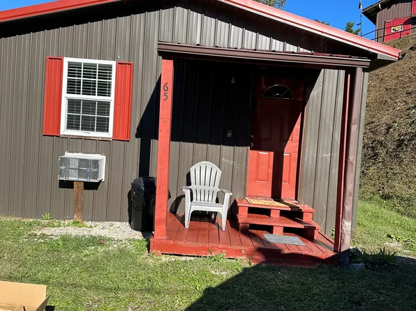 65 Clark Cemetery Rd, Prestonsburg, KY 41653