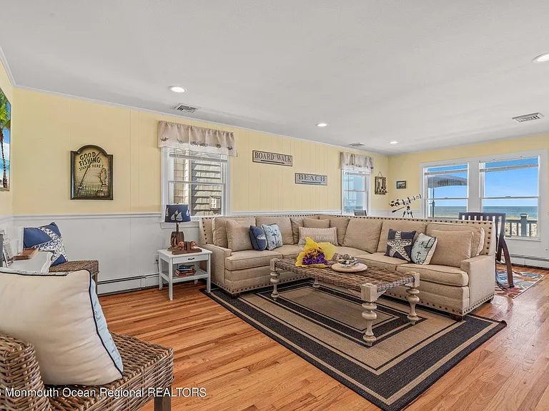1404 Oceanfront #UPPER — Photo 27