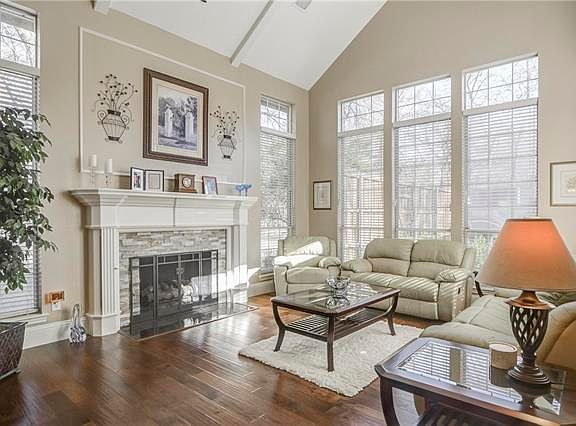 5th image of 902 Sunningdale Cir
