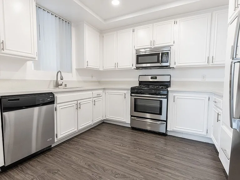4532 Murietta Ave — Photo 20